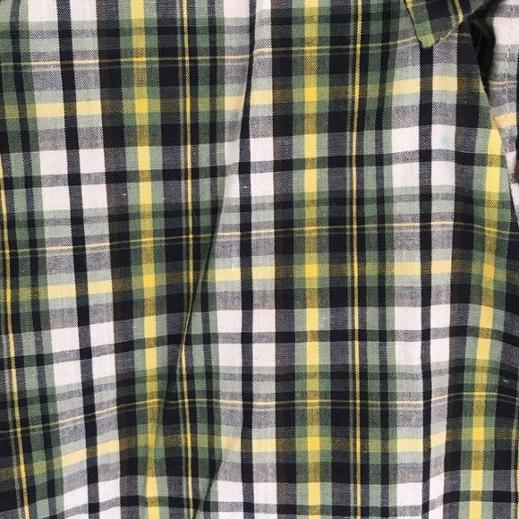TWO PLAID SHORTSLEEVED BUTTON UP SHIRTS SIZE MEDIUM - Picture 4 of 7